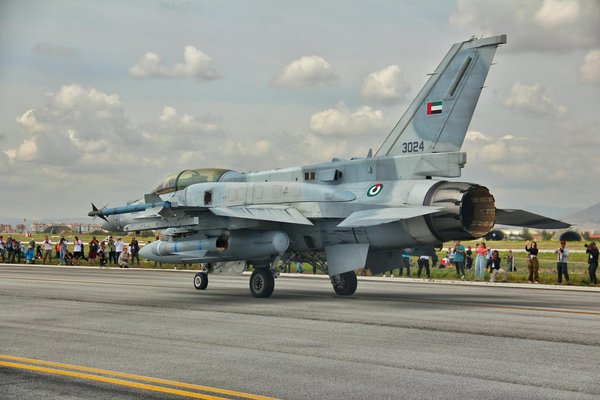 Comment sublimer une tenue élégante avec des bijoux minimalistes : Astuces incontournables